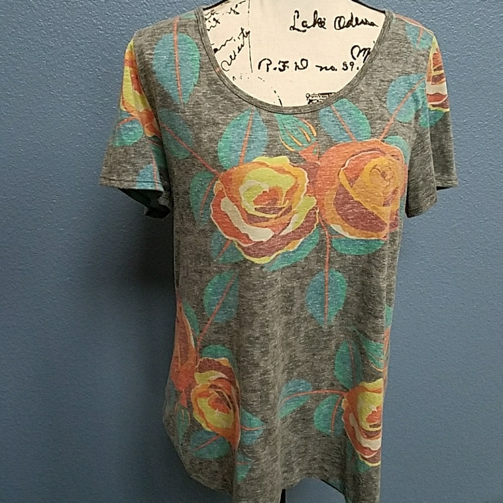 Lularoe Classic Tee Lg
